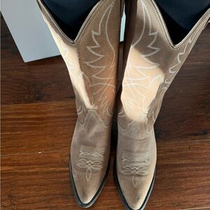 Classic Tan Cowboy Boots with intricate stitching. size 8 Wide/Extra Wide (EE).